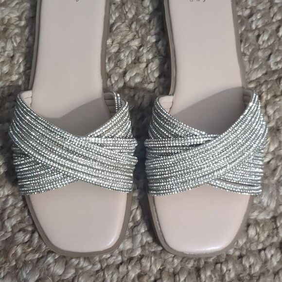A New Day Cream/ Diamond Silver Glitzy Sandals 8.5 Flat Cushy Comfort - Picture 4 of 8